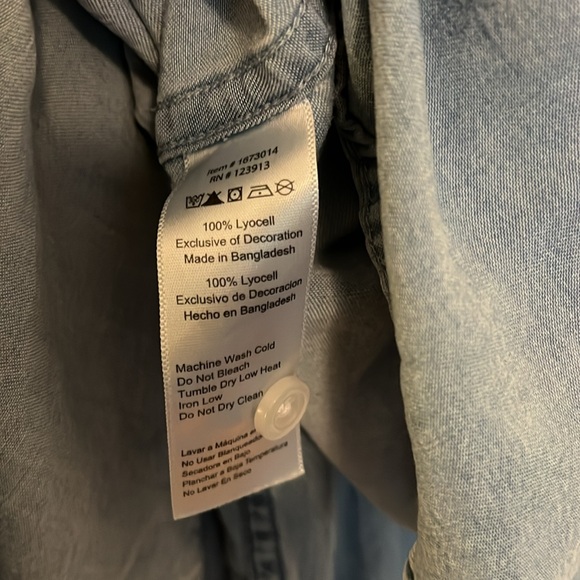 JACHS Girlfriend Lightweight Chambray Button-Up (Women’s Large) - Picture 5 of 8